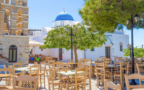 Kostos: Escaping the Crowds