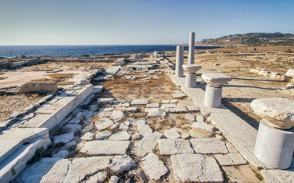 A brief linear history of Paros